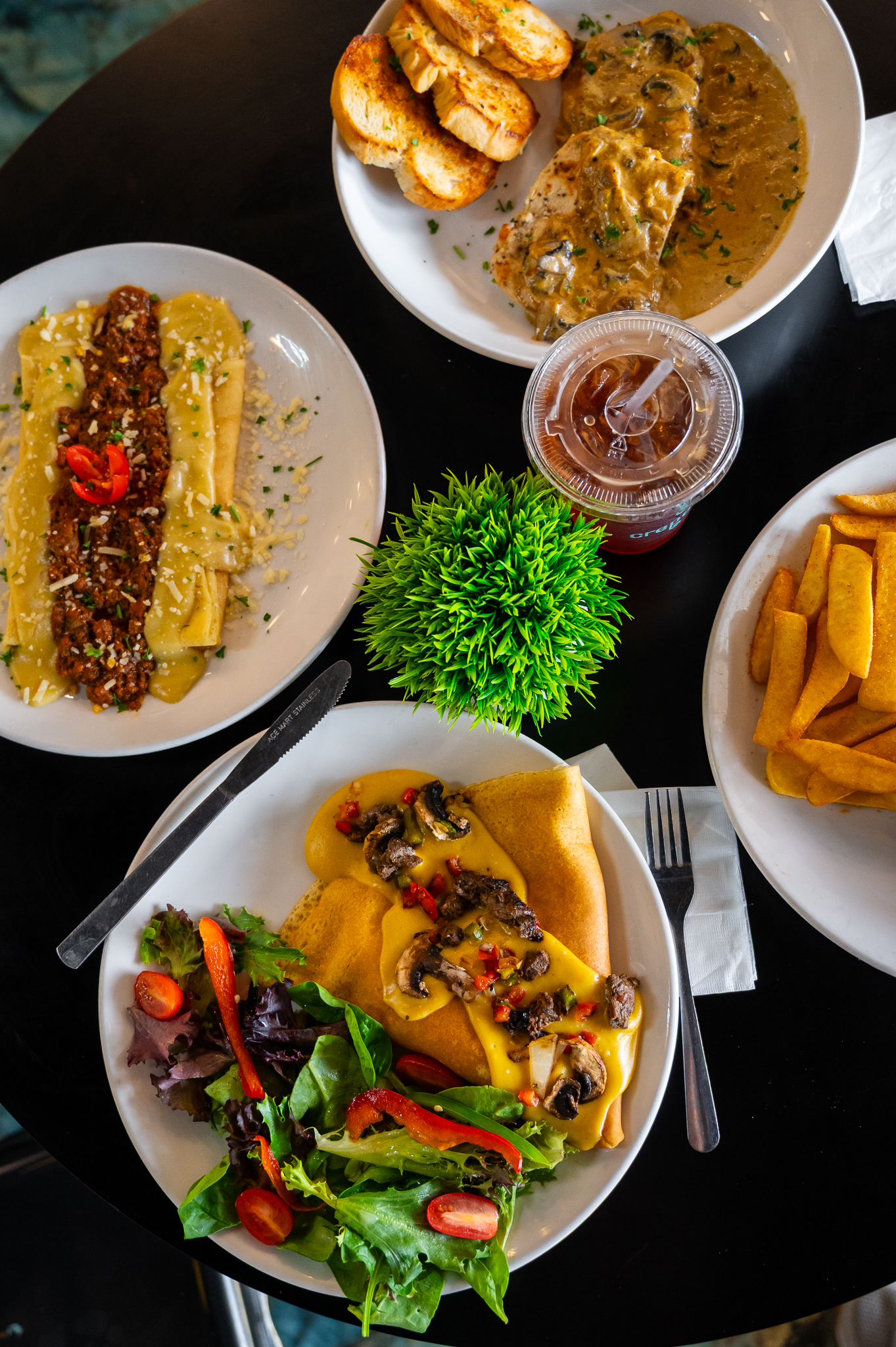 Spread of food at Creppecino