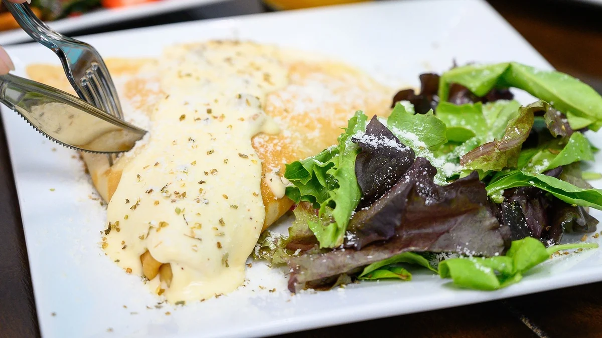Chicken Alfredo crêpe at Crepeccino